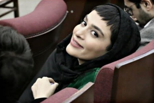 اندیشه فولادوند در حال خندیدن