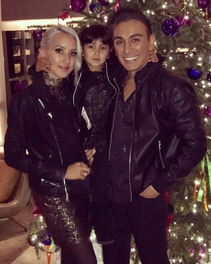 شادمهر عقیلی همسر و دخترش