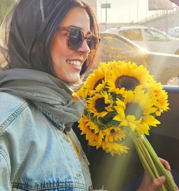 عکس زیبای ماهور الوند با گل