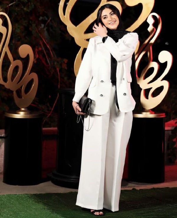 مریم مومن با استایل رسمی