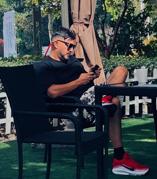 ژست زیبای نیما شاهرخ شاهی