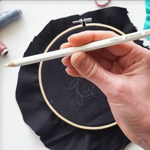 انتقال طرح روی پارچه گلدوزی تیره