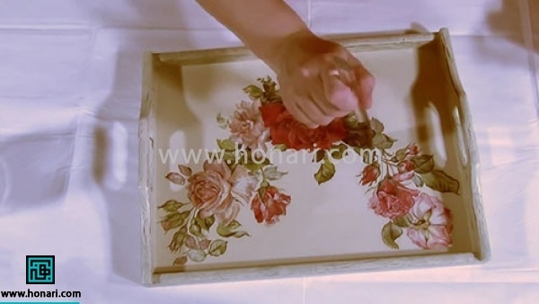 آموزش دکوپاژ روی سینی چوبی