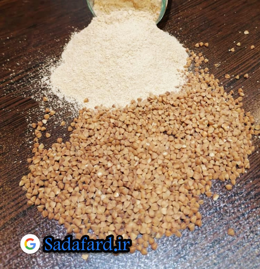 آرد گندم سیاه از آسیاب دانه های گندم سیاه به دست می آید.