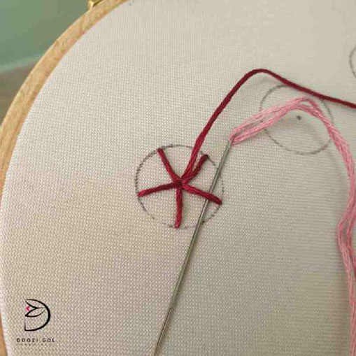 دوخت رز عنکبوتی در گلدوزی برزیلی گام پنجم