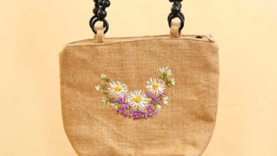 طرح گلدوزی روی کیف پارچه‌ای