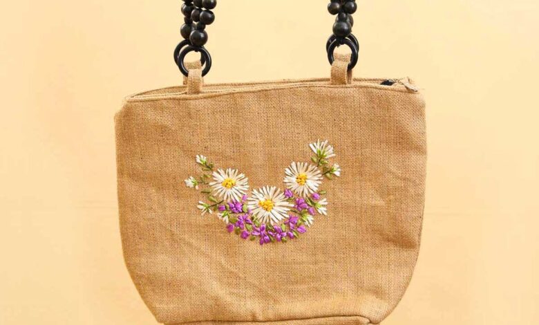طرح گلدوزی روی کیف پارچه‌ای