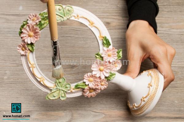 قاب آینه ی پایه دار