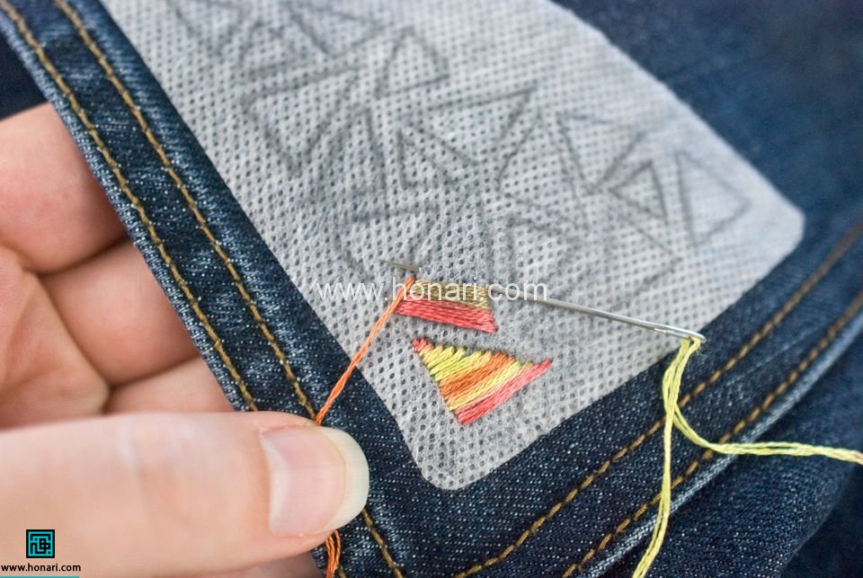 گلدوزی روی جیب شلوار لی