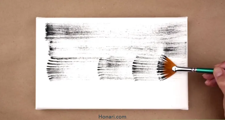 استفاده زا قلمو بادبزنی برای نقاشی با رنگ اکریلیک