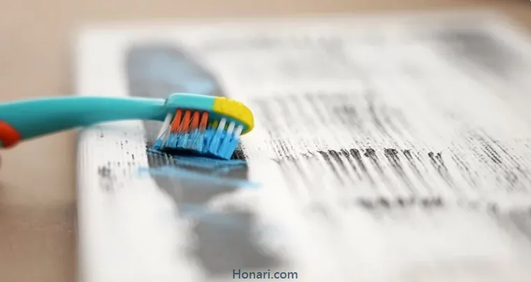 ایجاد بافت با مسواک در نقاشی روی بوم