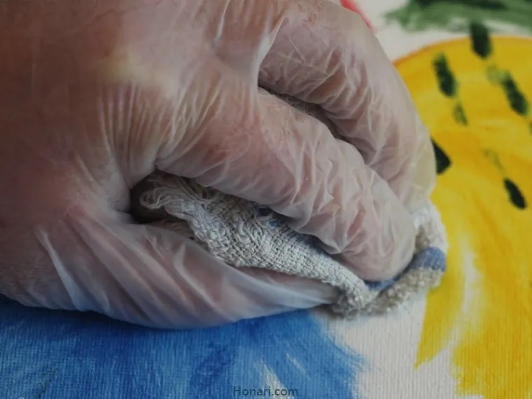 مراحل پاك كردن رنگ اكريليك از روي بوم