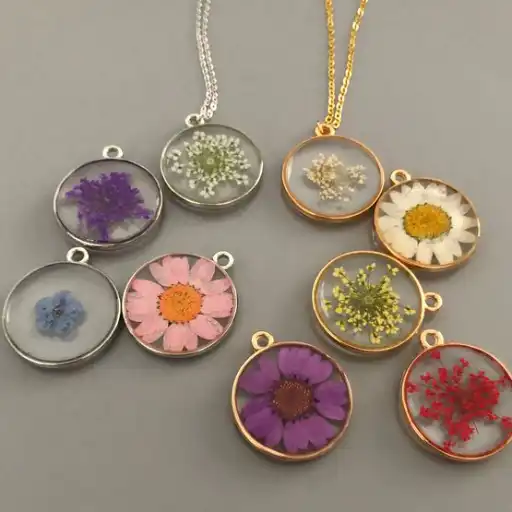 انواع مدل گردنبند گل خشک