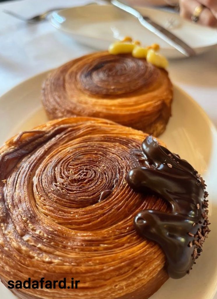 شیرینی نیویورک رول یا کرومبولونی یکی از شیرینی های محبوب و معروف جهان