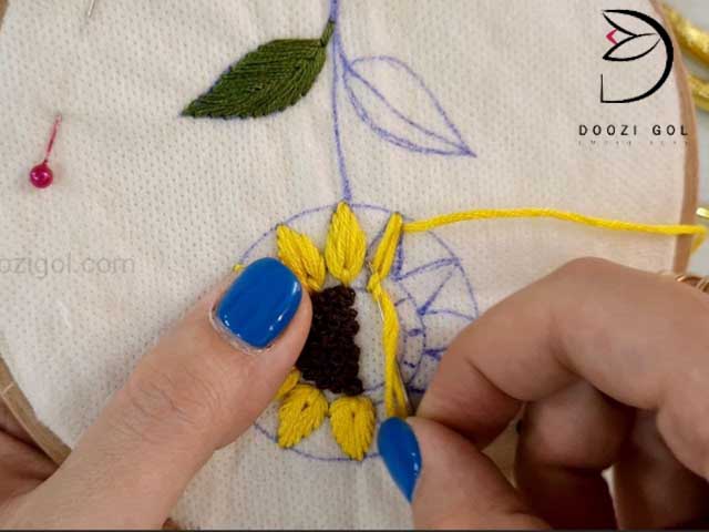 دوخت و گلآرین لوتوس آفتاب گردان