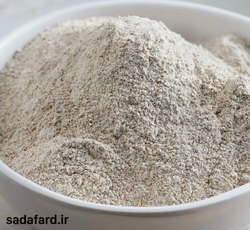 آرد چاودار از دانه های گیاهی به نام چاودار (Rye) تهیه می شود