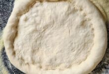 استفاده از آرد سمولینا برای باز کردن خمیر پیتزا