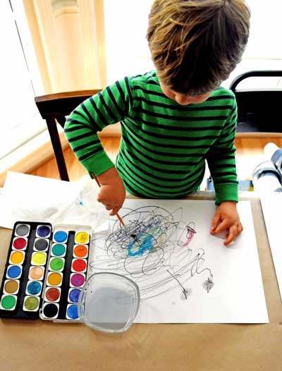 در حال نقاشی کردن