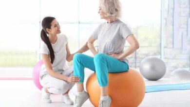 در حال انجام ورزش اصلاحی