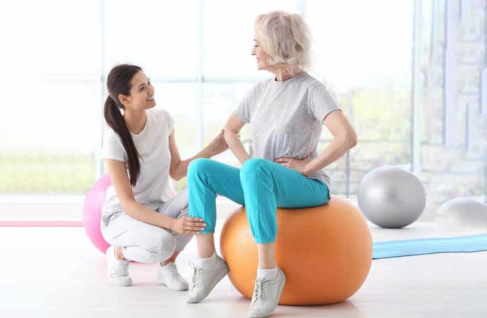 در حال انجام ورزش اصلاحی