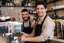 باریستای ماهر و خوشحال