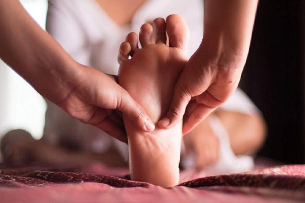 آموزش ماساژ کف پا برای کاهش فشار خون و کنترل آن
