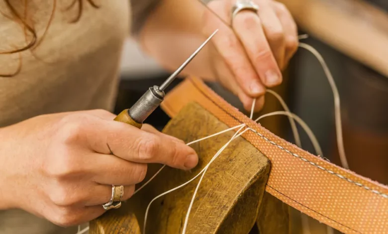 چرم دوزی با دست