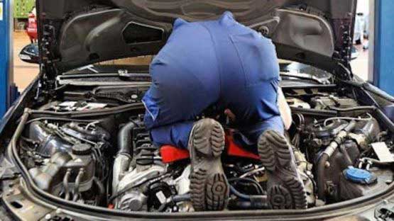 د رحال تعمیر کردن ماشین 