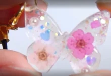 آموزش ساخت گردنبند رزینی با گل خشک