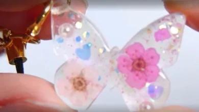 آموزش ساخت گردنبند رزینی با گل خشک