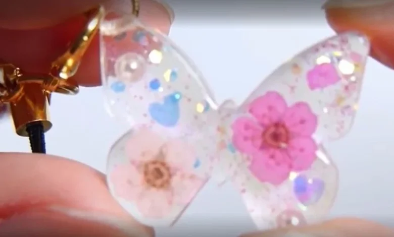 آموزش ساخت گردنبند رزینی با گل خشک