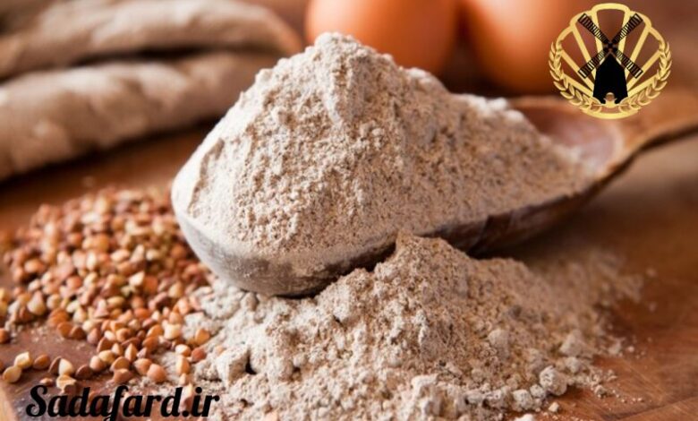 آرد گندم سیاه به همراه دانه