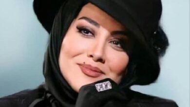 آشا محرابی در حال خندیدن