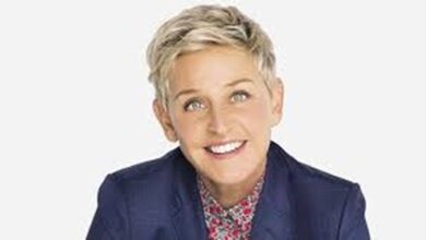 الن دی جنرس در حال خندیدن