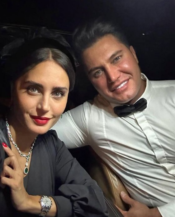 الناز شاکردوست در کنار برادرش