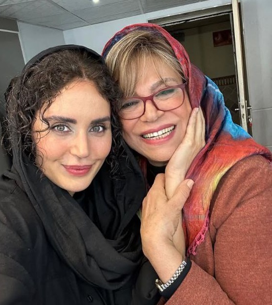 الناز شاکردوست در کنار گوهر خیراندیش