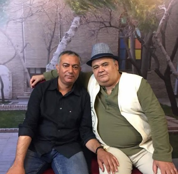 اکبر عبدی در کنار دوستانش