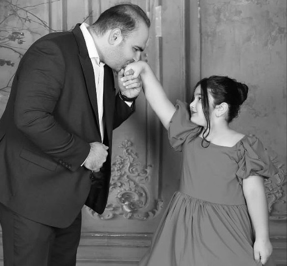 بهداد سلیمی در کنار دخترش