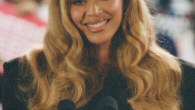 بیانسه در حال خندیدن