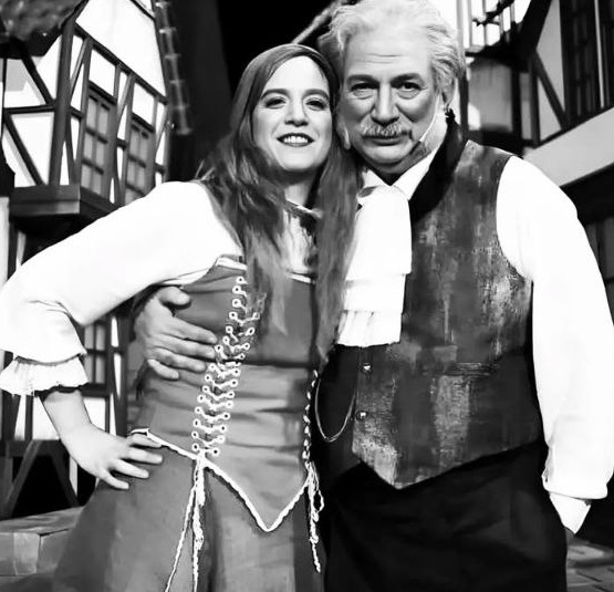 ستاره پسیانی در کنار پدرش