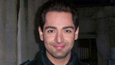 سروش گودرزی در حال خندیدن