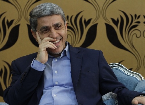 علی طیب نیا در حال خندیدن