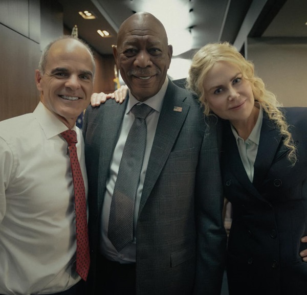 مورگان فریمن در کنار همکارانش