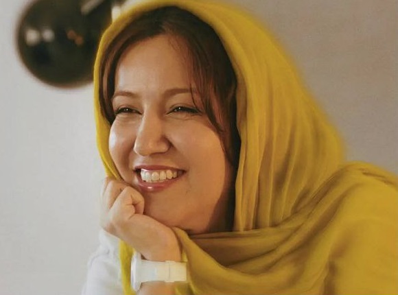 پانته آ بهرام در حال خندیدن