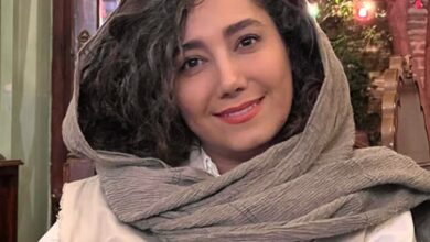 پانته آ قدیریان در حال خندیدن