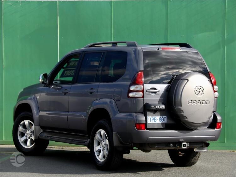 نمای عقب پرادو 