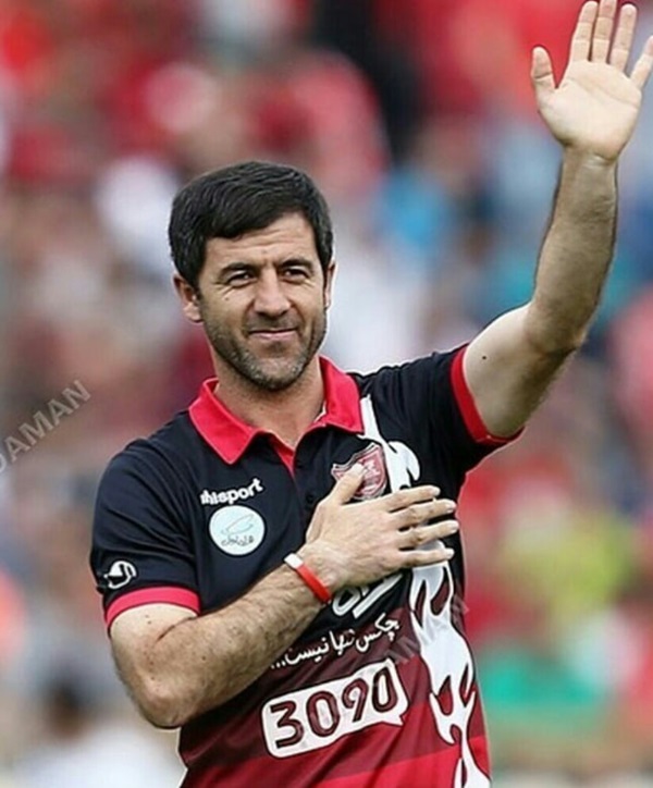 کریم باقری در زمین فوتبال