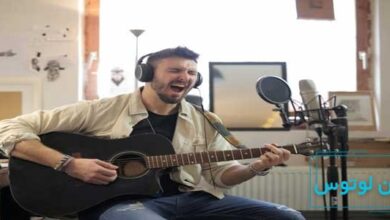 چگونه هم گیتار بزنیم هم بخوانیم
