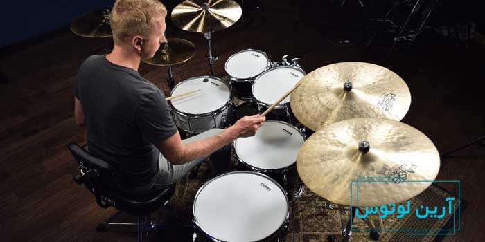 نحوه نشستن پشت درام