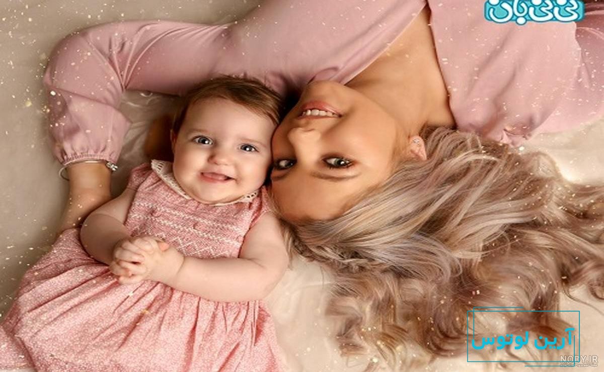 ژست عکس تولد کودک با پدر و مادر